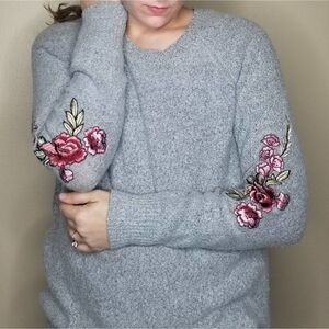 Cloud Chaser Embroidered Floral Sleeve Pullover Sweater Large